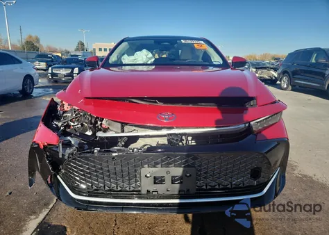 2025 Toyota Crown Xle z USA, uszkodzony, nr VIN JTDAAAAF6S3033953